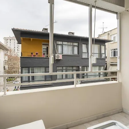 Colorful House With Balcony On Bagdat Street Apartment *